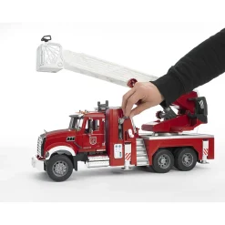 Voertuigen|Jongens>Bruder Auto Brandweerwagen Mack Licht En Geluid En Pomp