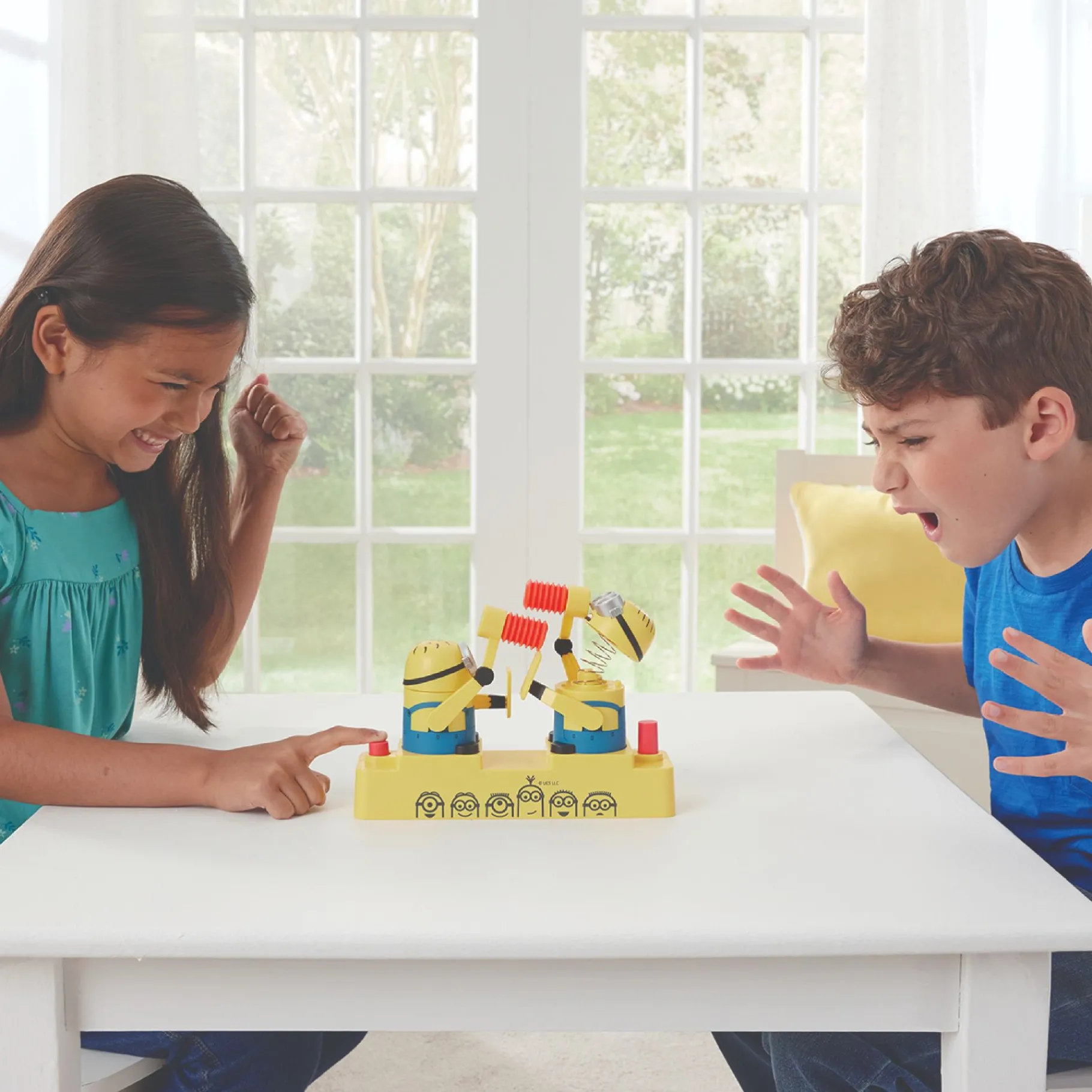 Familiespellen> Spel Minions Hammer POP